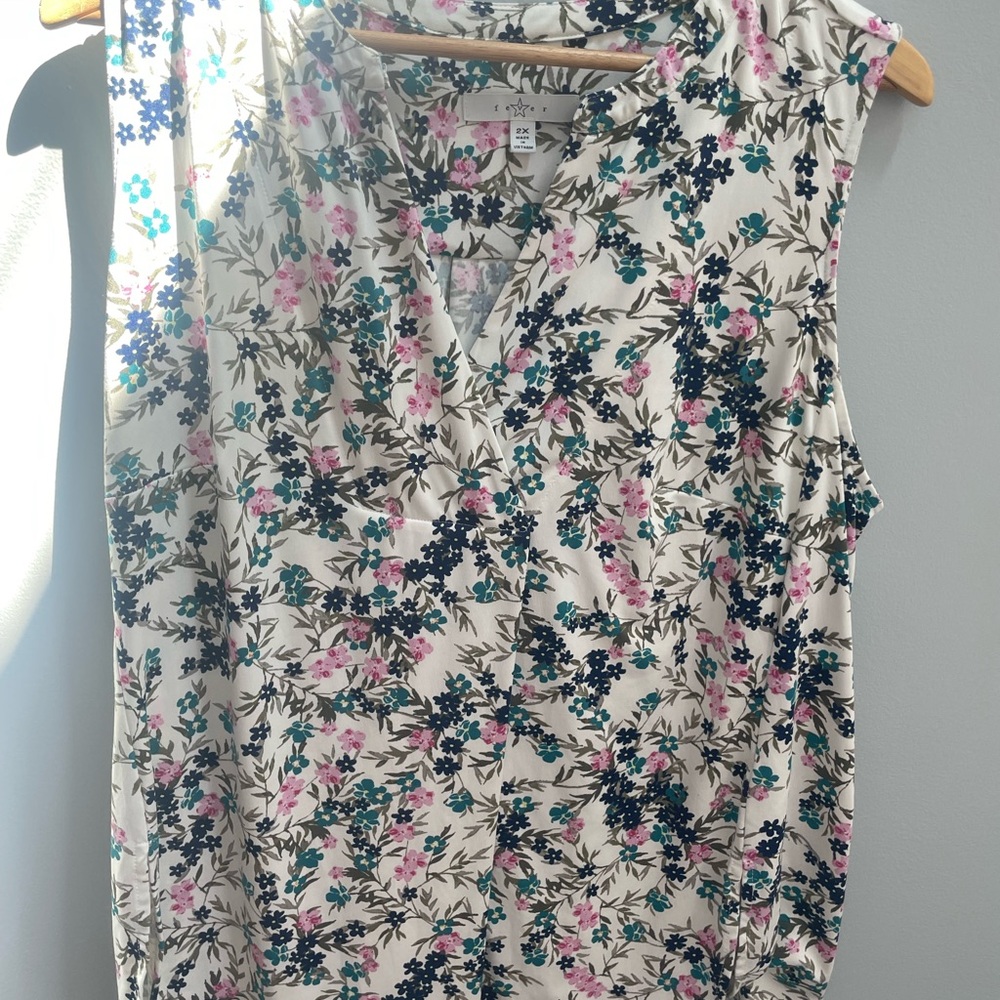Fever brand cream floral sleeveless blouse size 2x NWOT